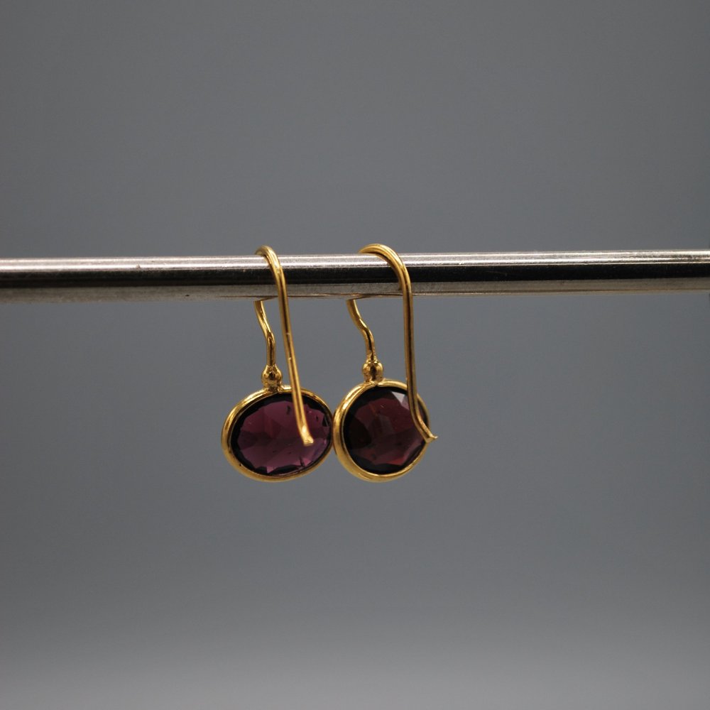 Mini oval drop earrings - garnet