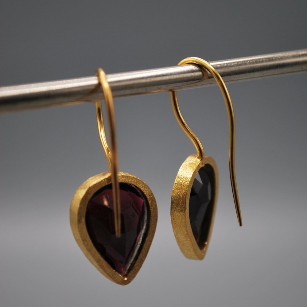 Pear drop gem earrings - garnet