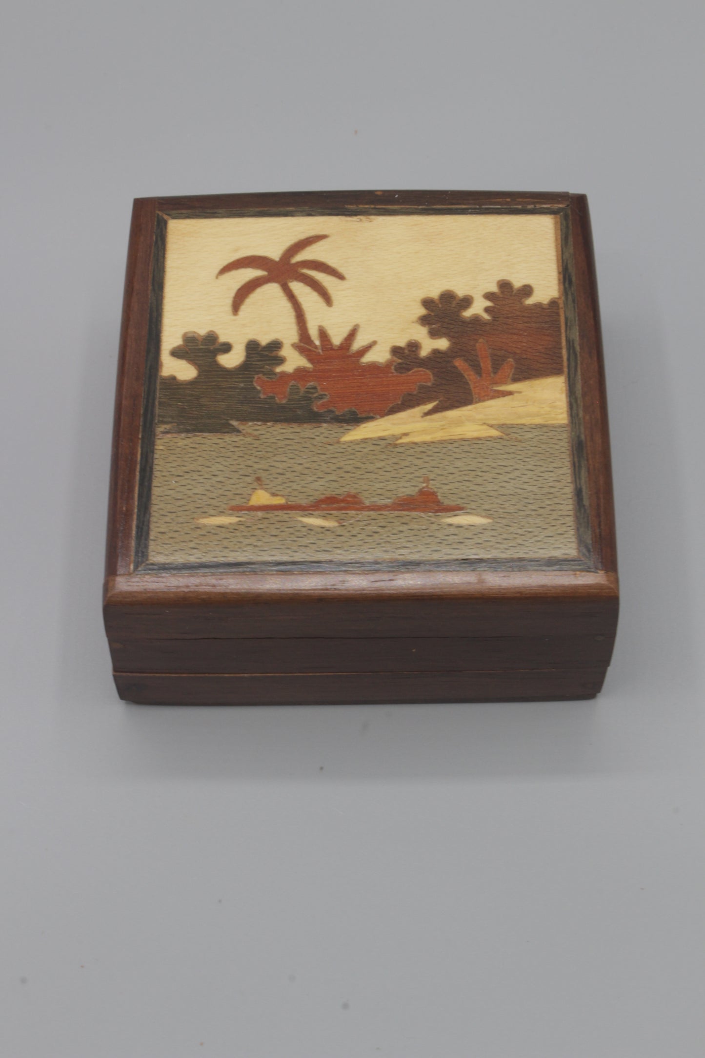 Secret boxes from Madagascar (medium)