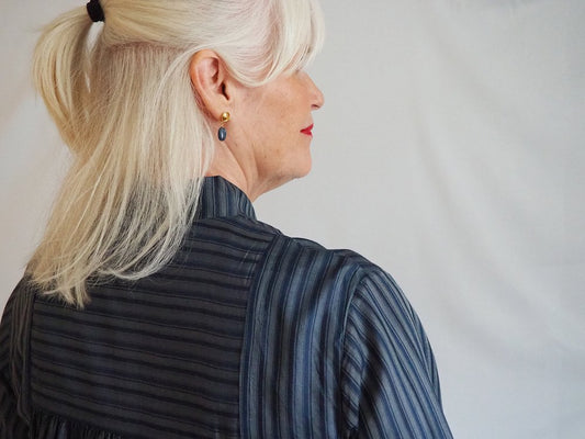 Button stud with polished stone drop - kynite