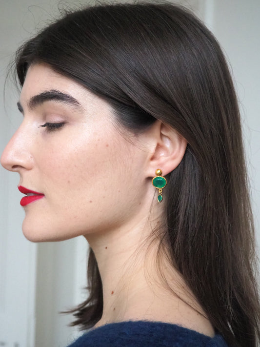 Gold stud, oval gem tiny teardrop - green onyx
