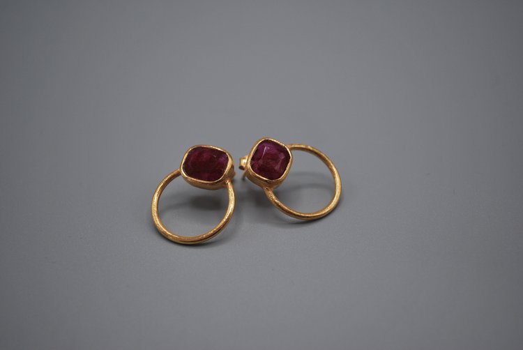 Square dark pink Rapada gold plate hoop