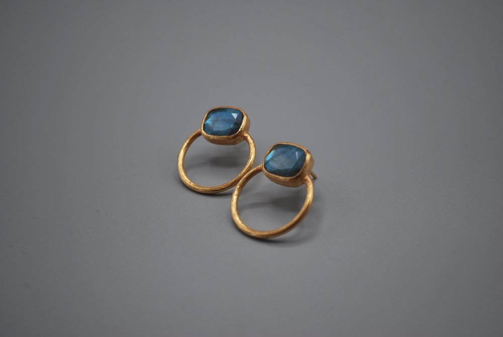 Labradorite square stone gold plate hoop