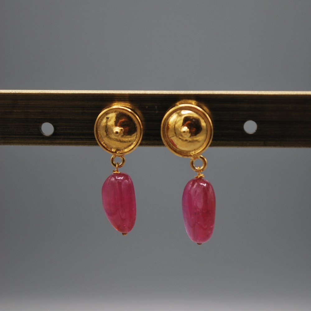 Button stud with polished stone drop - ruby