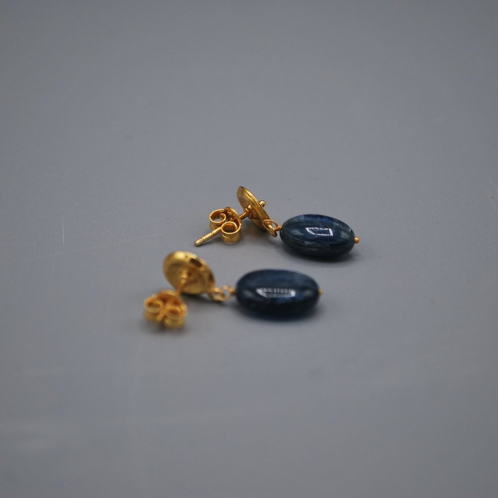 Button stud with polished stone drop - kynite