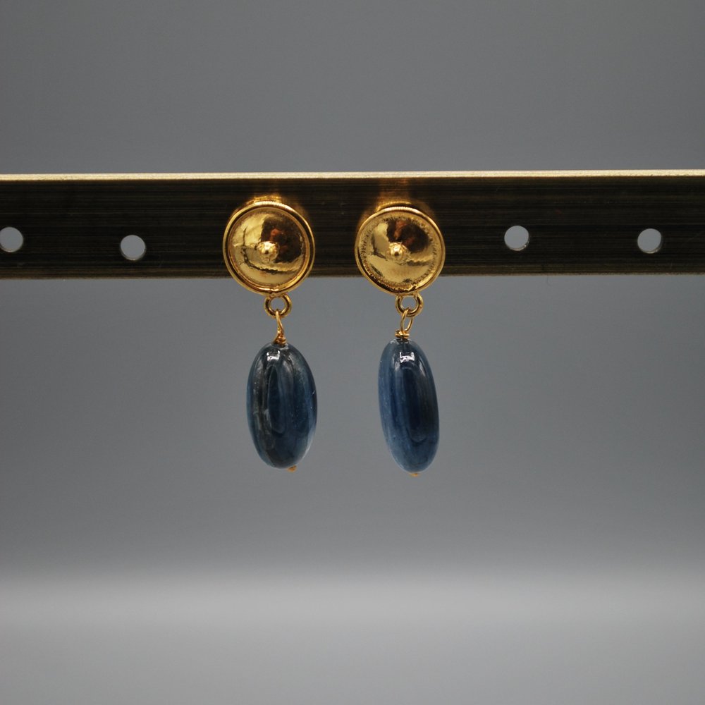 Button stud with polished stone drop - kynite