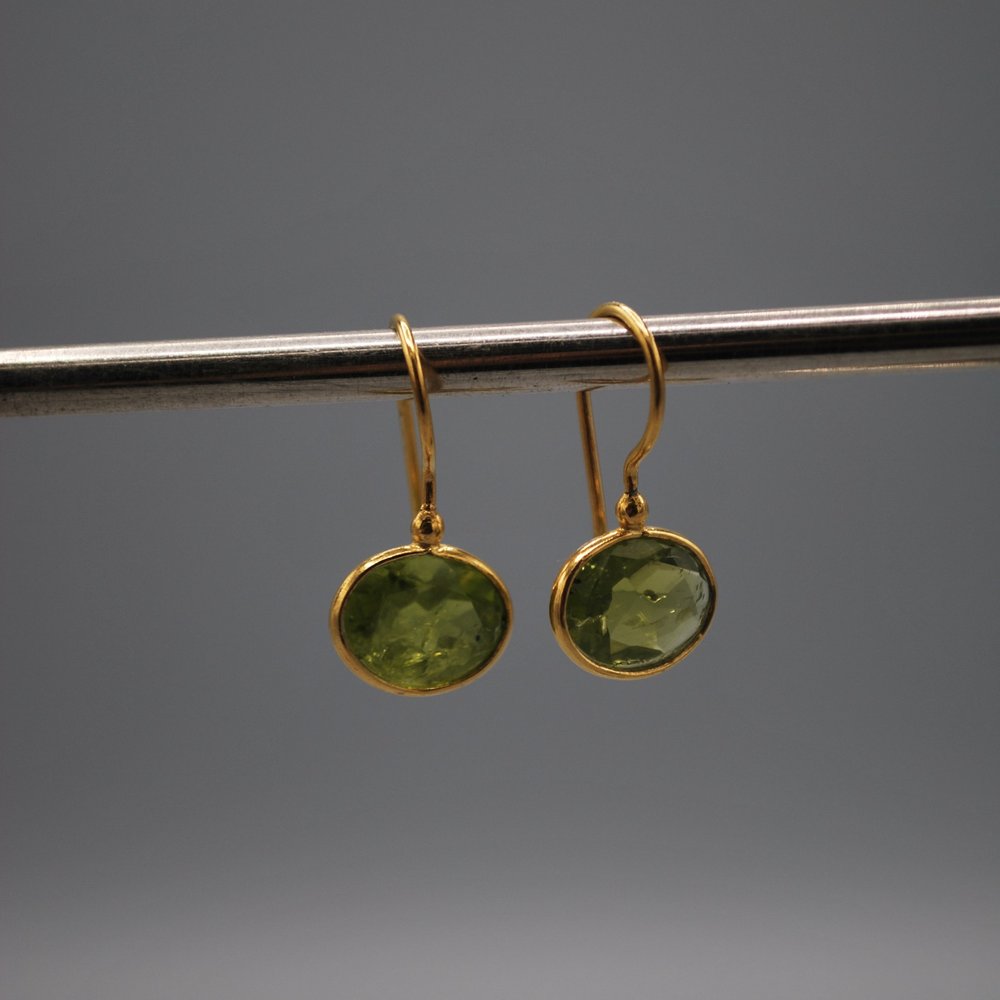 Mini oval drop earrings - peridot