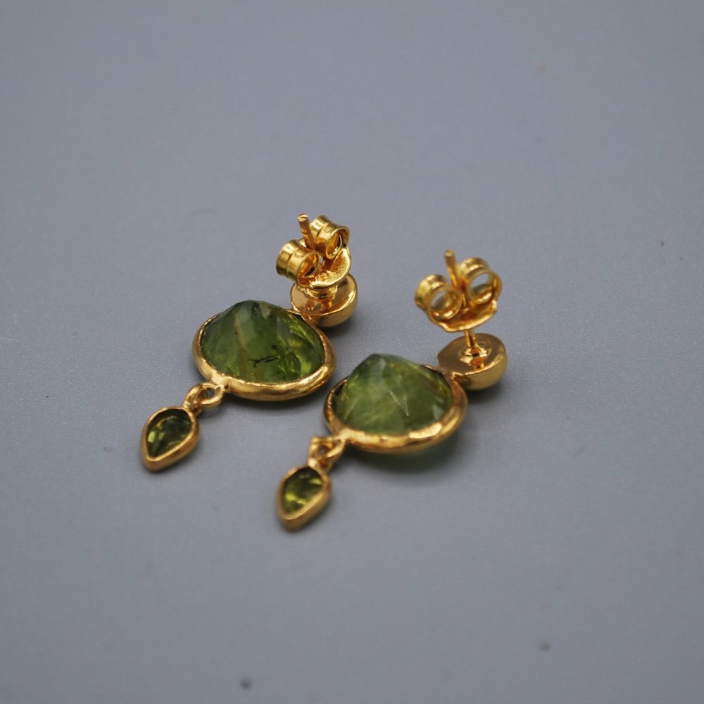 Gold stud, oval gem tiny teardrop - peridot