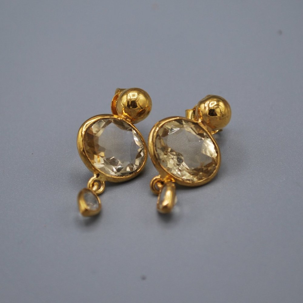 Gold stud, oval gem tiny teardrop - citrine