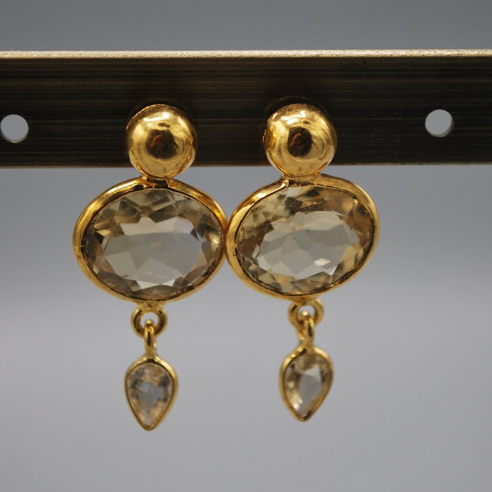 Gold stud, oval gem tiny teardrop - citrine