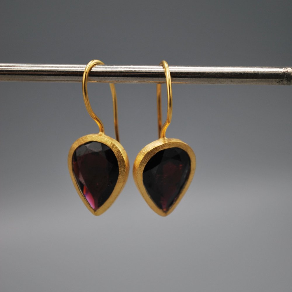 Pear drop gem earrings - garnet
