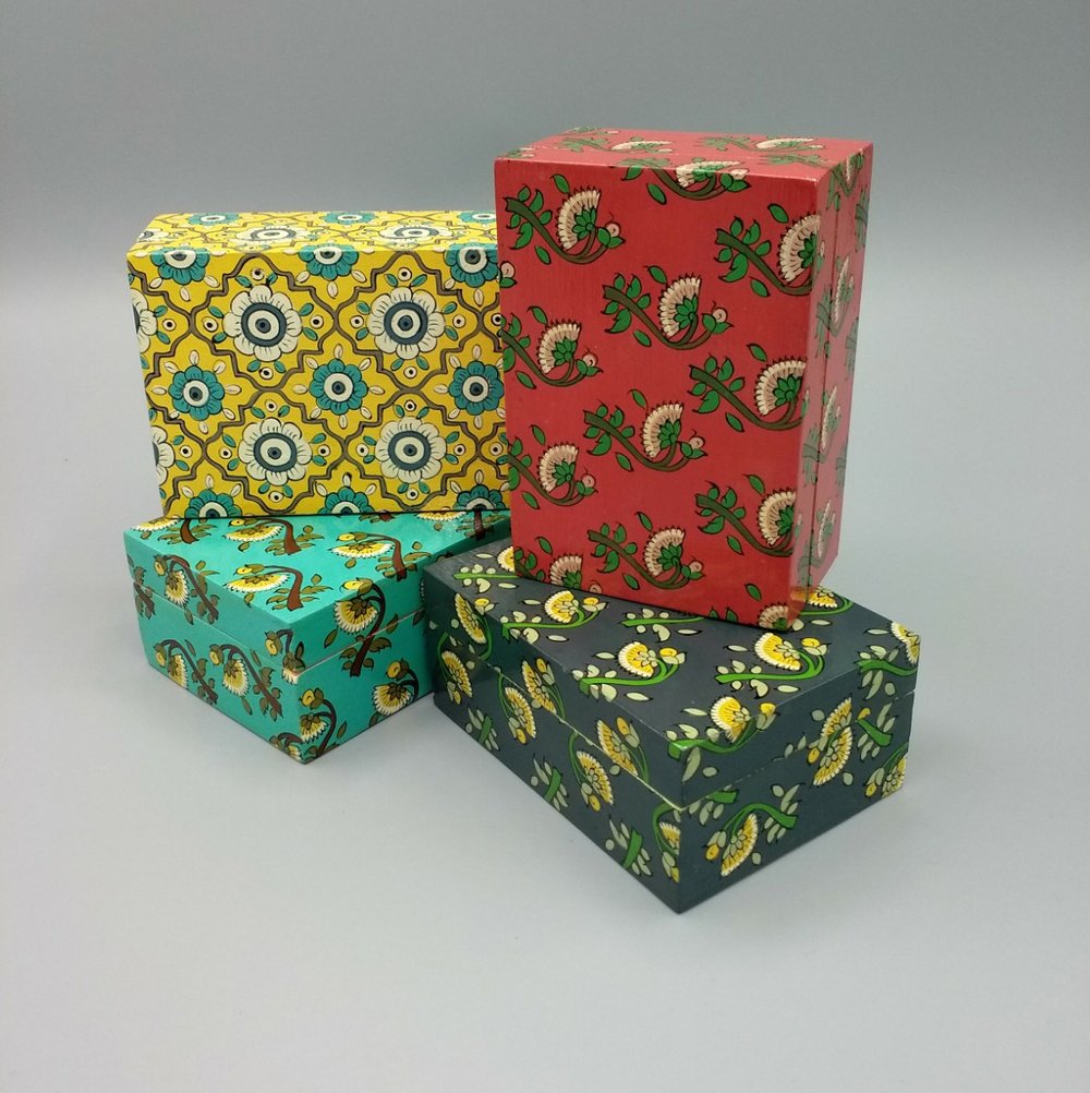 Wooden trinket box - red