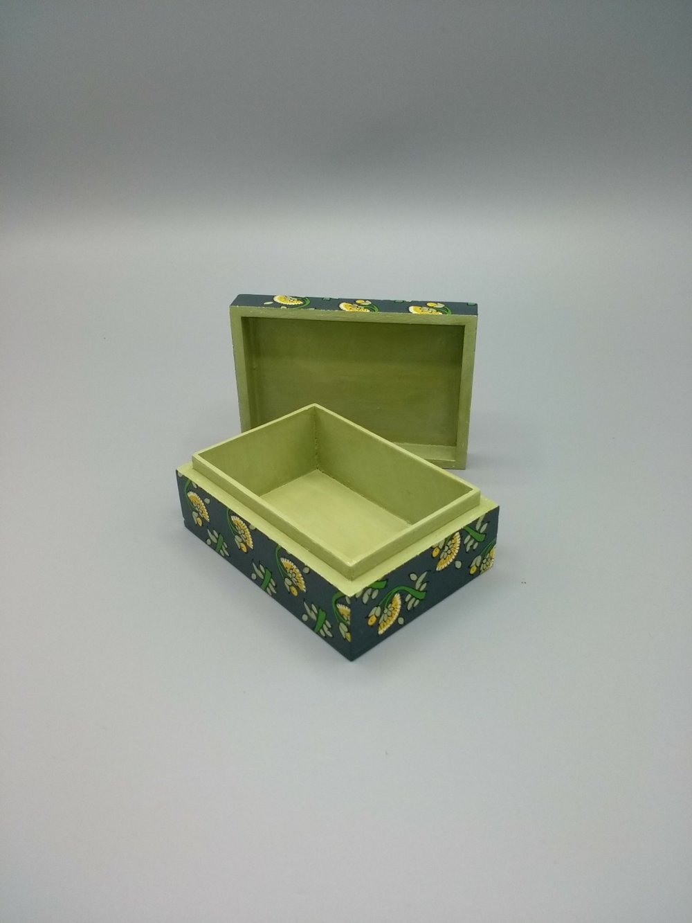 Wooden trinket box - green
