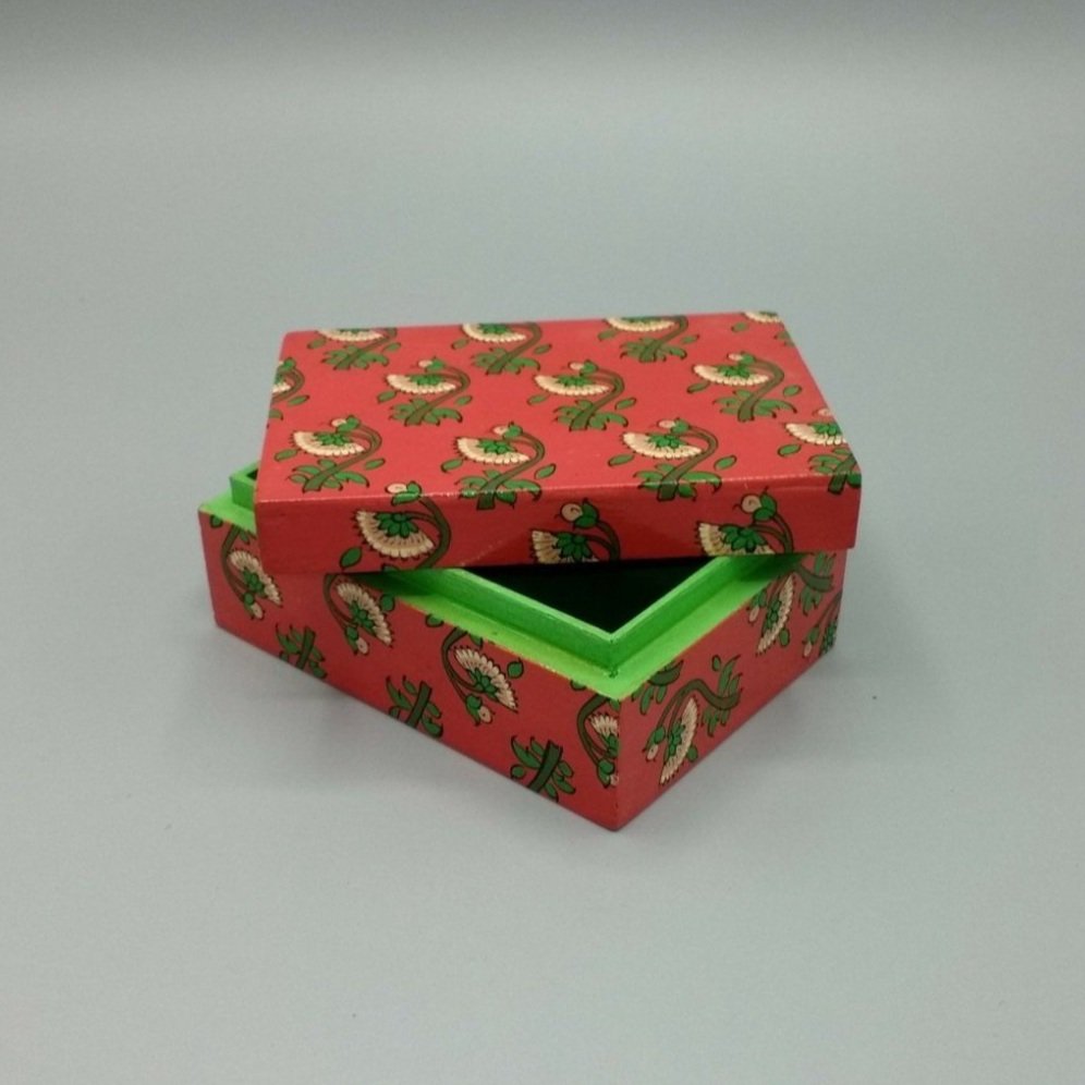 Wooden trinket box - red