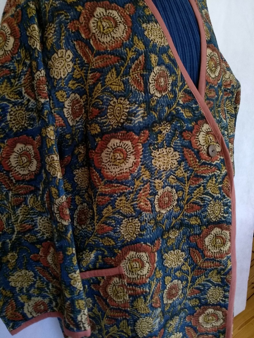 Shrug coat -blue / red