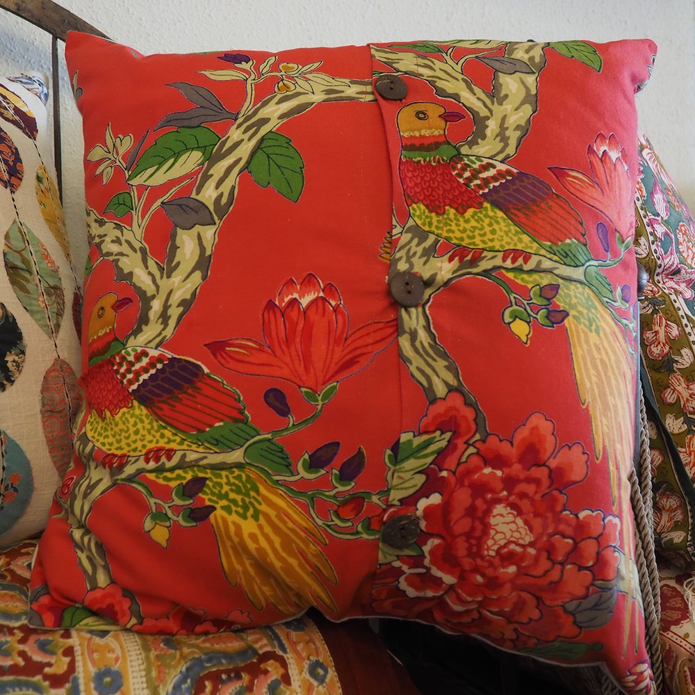 Leaf patch cushion